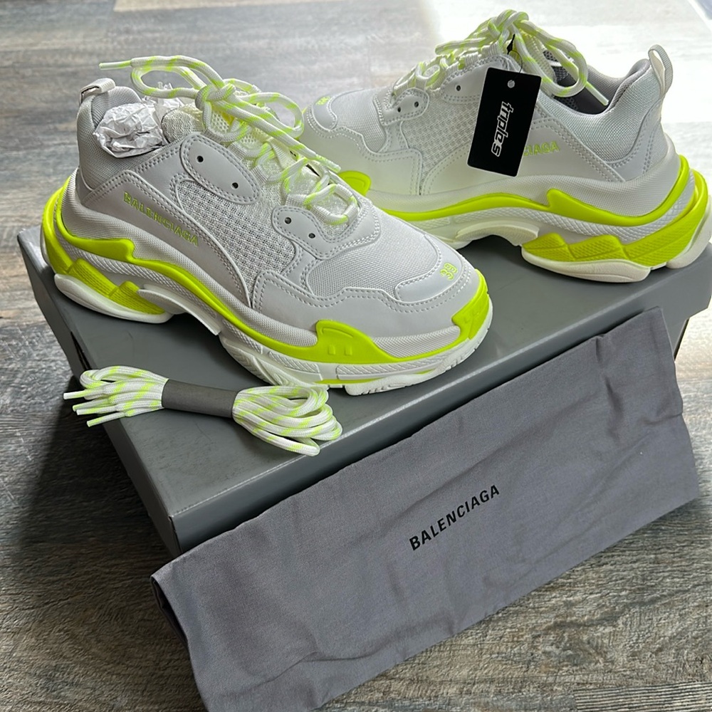 Balenciaga Triple S Monocolor/Fluo Accent/NW